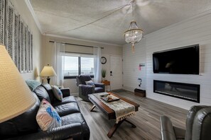 TV, fireplace
