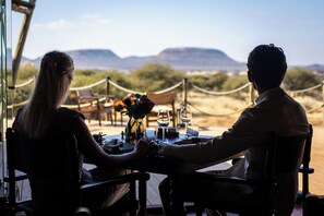 Outdoor dining - Maloba Lodge - Private Game Reserve (Tokologo)