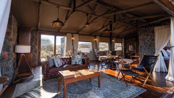 Phòng Suite Presidential, sân hiên, quang cảnh núi | Khu phòng khách | Lò sưởi