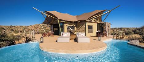 5 outdoor pools, sun loungers
