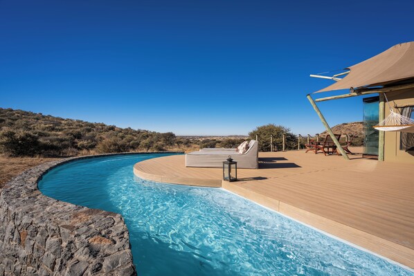 5 Außenpools, Liegestühle