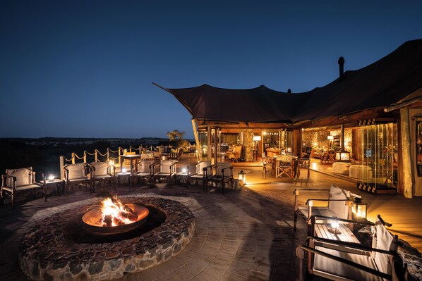 Front of property - Maloba Lodge - Private Game Reserve (Tokologo)