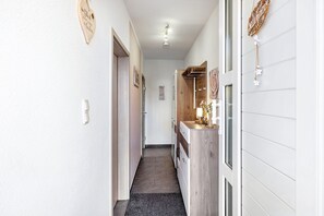 Interior - Holiday Home 'Radlerrast' with Private Garden and Wi-Fi (Weißenfels)