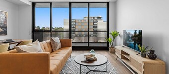 Modern Apartment on Burgundy Precinct & Parklands