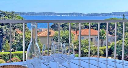 2-bedroom Apartment - Sleeps 4 - Exceptional sea View - Air Conditioning - Wifi - Close to Beach and Town Center - Sainte Max