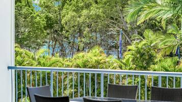 Apartment | Outdoor dining