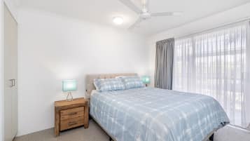 Departamento | 2 habitaciones, tabla de planchar con plancha y ropa de cama