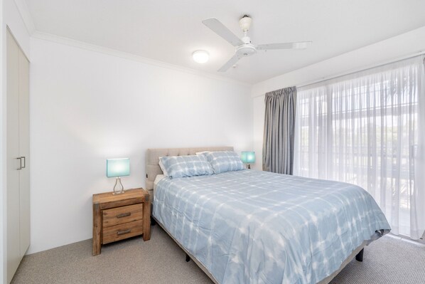 2 bedrooms, iron/ironing board, bed sheets