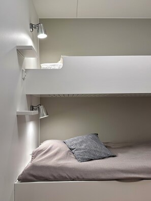 2 makuuhuonetta, silitysrauta/-lauta, ilmainen Wi-Fi, vuodevaatteet