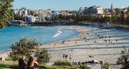 Stylish 2-bed Apartment With BBQ Patio Near Beach