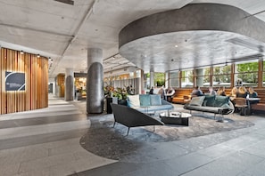 Hus | Lobby