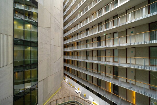 المنشأة من الداخل