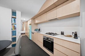 House | Private kitchen - Stylish Studio in Acton With Stunning Water Views (Canberra)