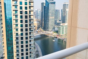 Property grounds - Next to Marina Canal 1BR, Near from the Tram, Marina Beach and The Walk (Dubai)