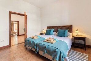 4 soveværelser, skrivebord, strygejern/strygebræt, Wi-Fi