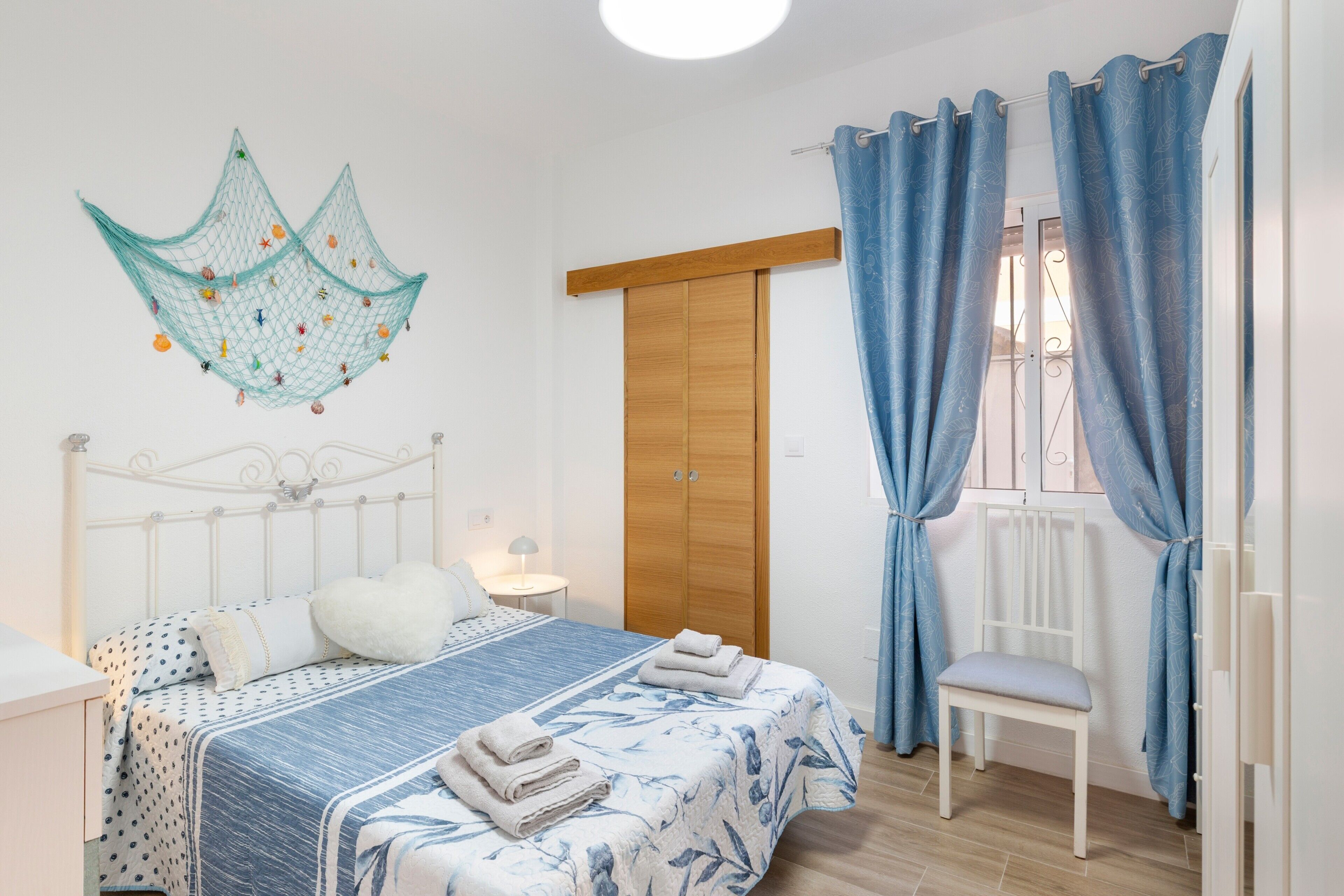 3 bedrooms, iron/ironing board, WiFi, bed sheets