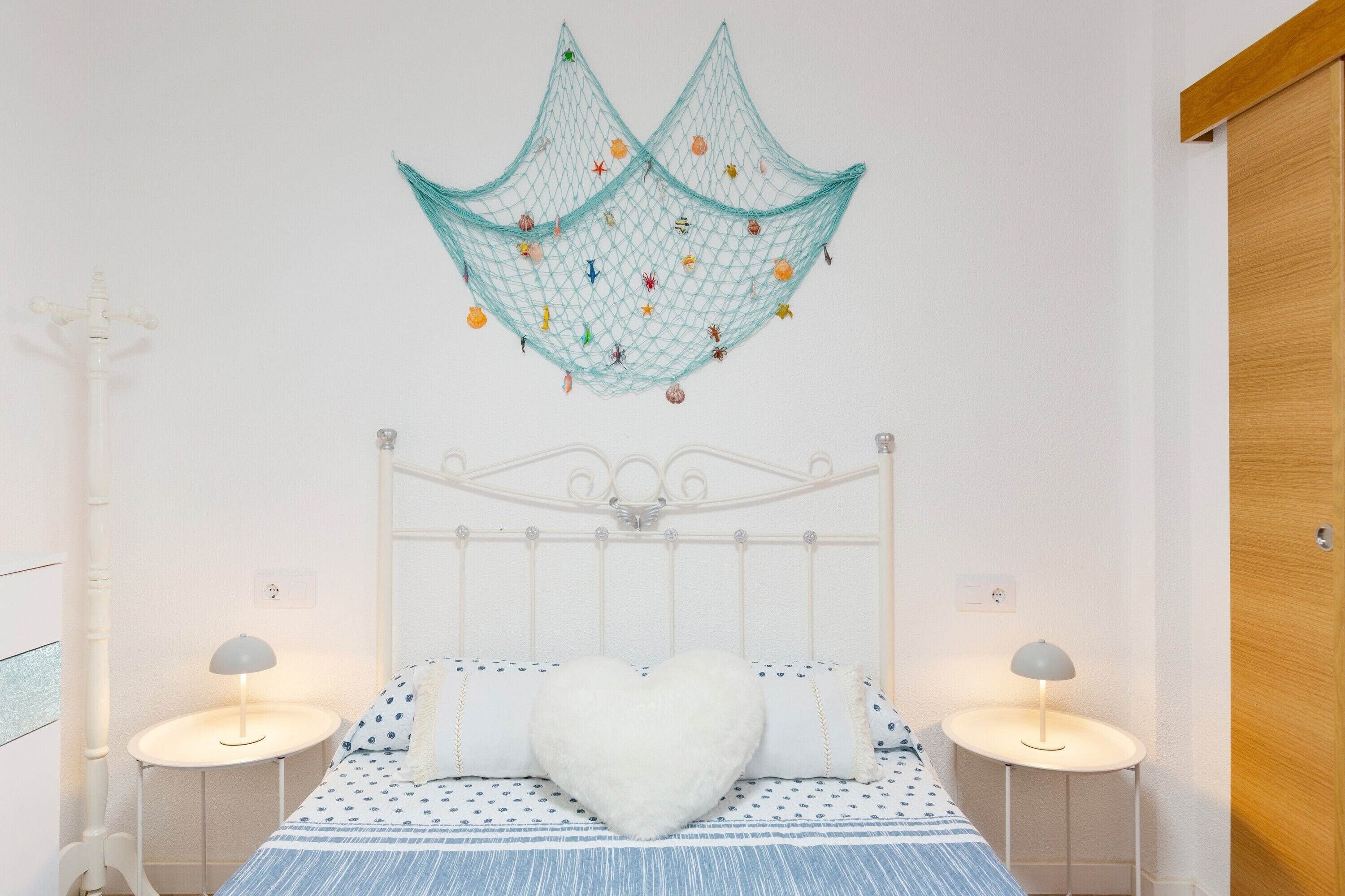 3 chambres, fer et planche à repasser, Wi-Fi, draps fournis