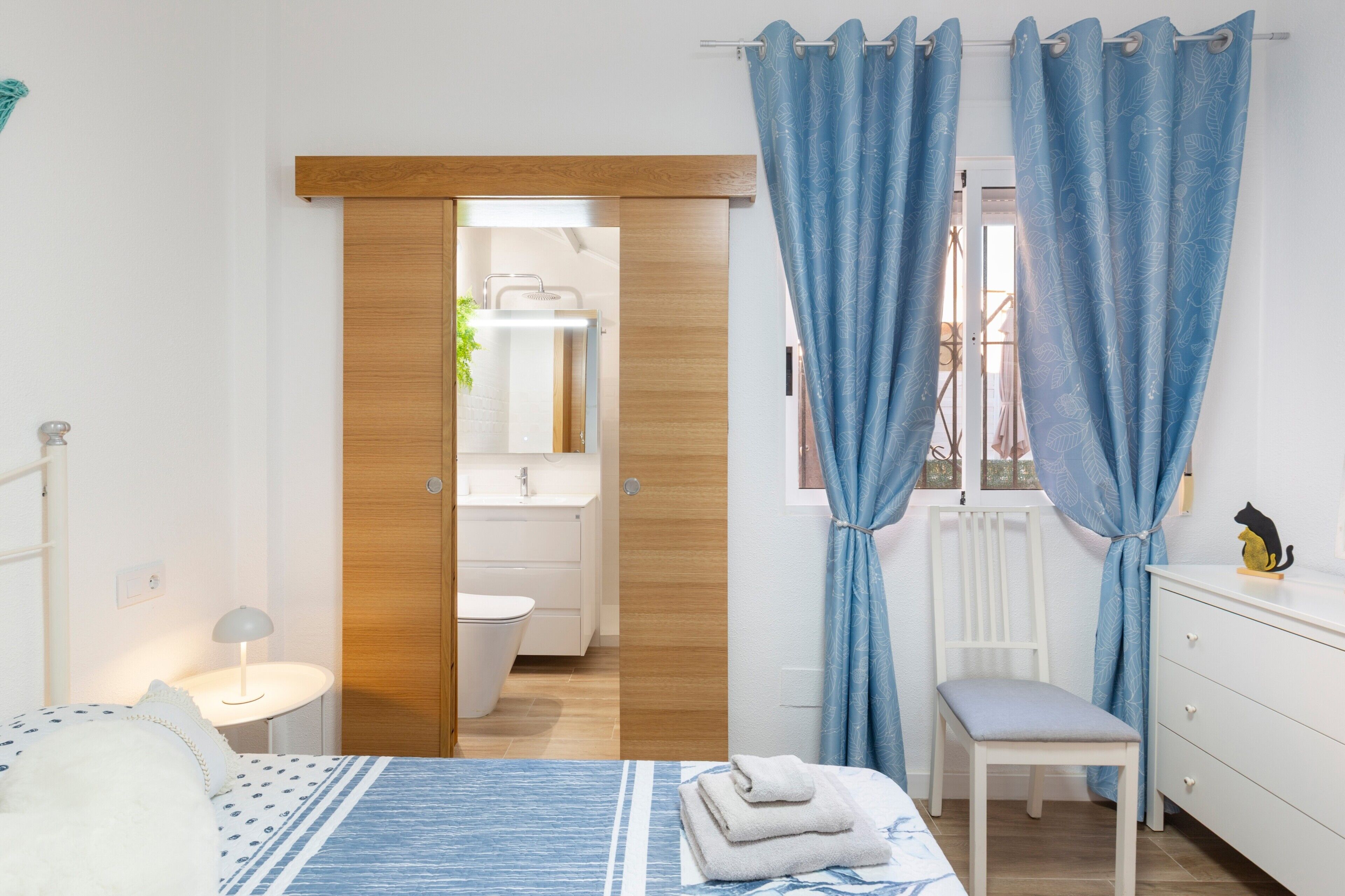 3 bedrooms, iron/ironing board, WiFi, bed sheets