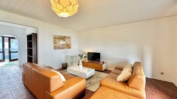 Comfort-Villa, Gartenblick | Wohnbereich