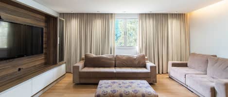 Apartamento | Área de estar | Smart TV 32 polegadas com canais digitais