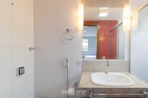 Basic Apartment | Bathroom | Shower