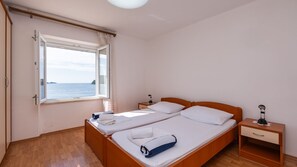 Fer et planche à repasser, Wi-Fi gratuit, draps fournis