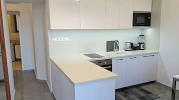 Panoramic Apartment, Balcony, City View | Private kitchen