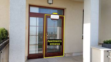 Apartemen Panorama, balkon, pemandangan kota | Teras/patio