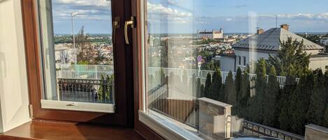 Appartamento panoramico, balcone, vista città | Vista città