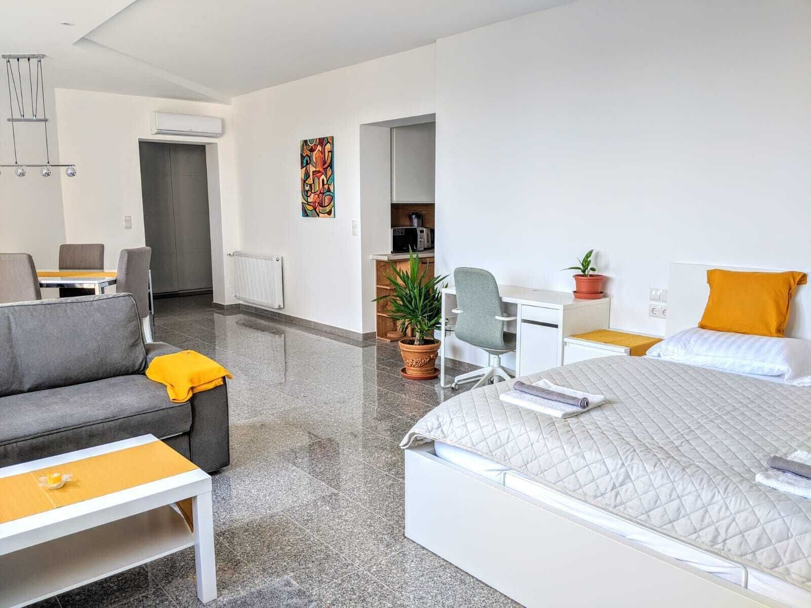 Appartement Premium, balcon, vue ville | Literie hypoallergénique, rideaux occultants, fer et planche à repasser