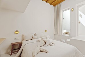 4 bedrooms, desk, iron/ironing board, WiFi