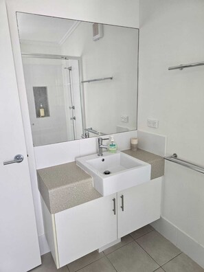 Shower, towels