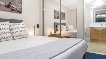 Apartment | 2 bedrooms, laptop workspace, iron/ironing board, bed sheets