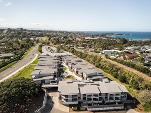 Apartment | Exterior - Pristine 3-bed Kiama Unit With Courtyard (Kiama)