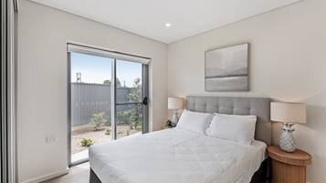 Apartment | 3 bedrooms, laptop workspace, iron/ironing board, bed sheets