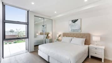 3 bedrooms, laptop workspace, iron/ironing board, bed sheets