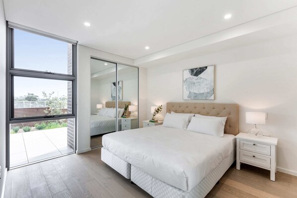 3 bedrooms, laptop workspace, iron/ironing board, bed sheets