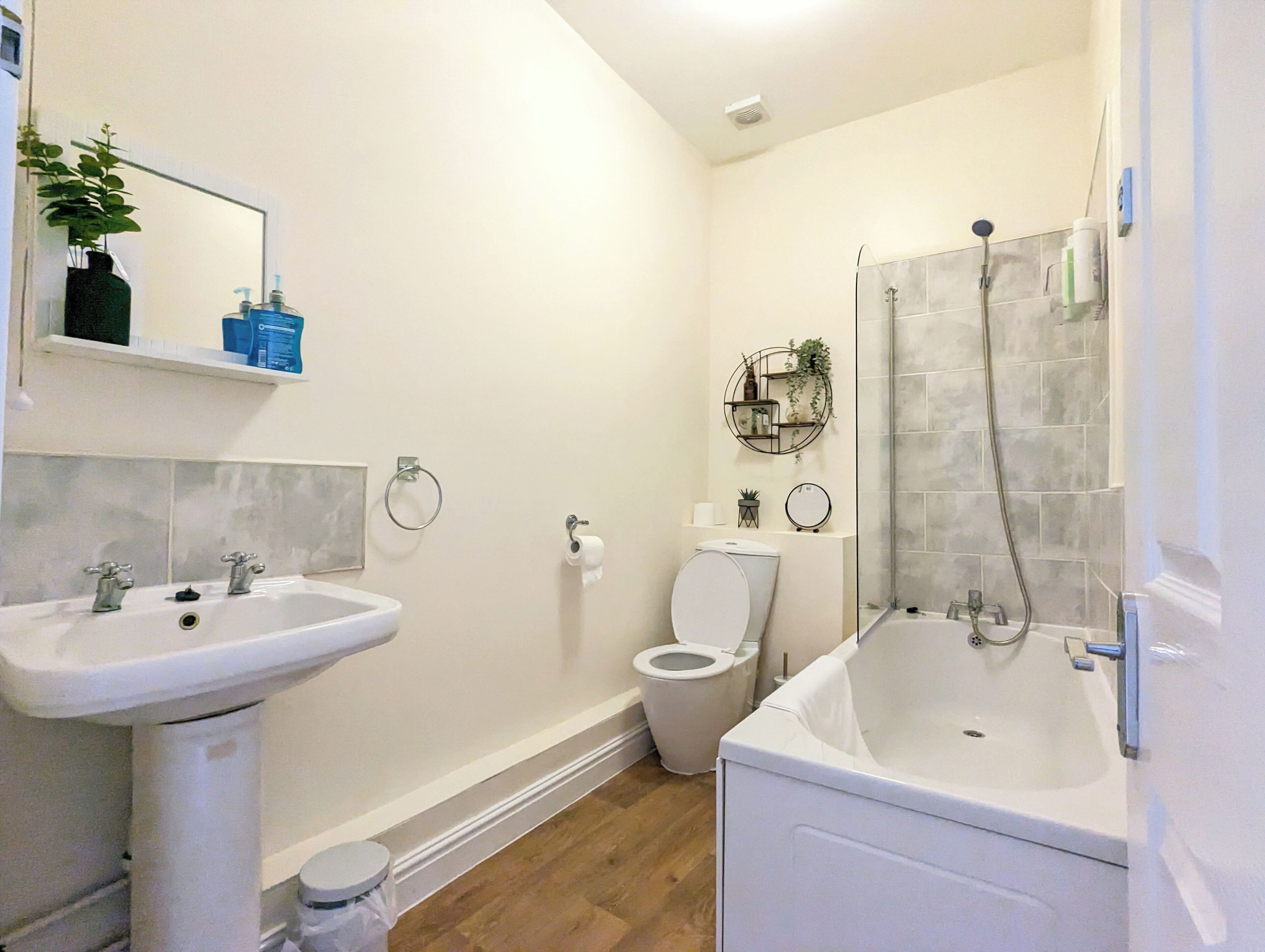 Sèche-cheveux, serviettes fournies