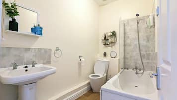 SĂšche-cheveux, serviettes fournies