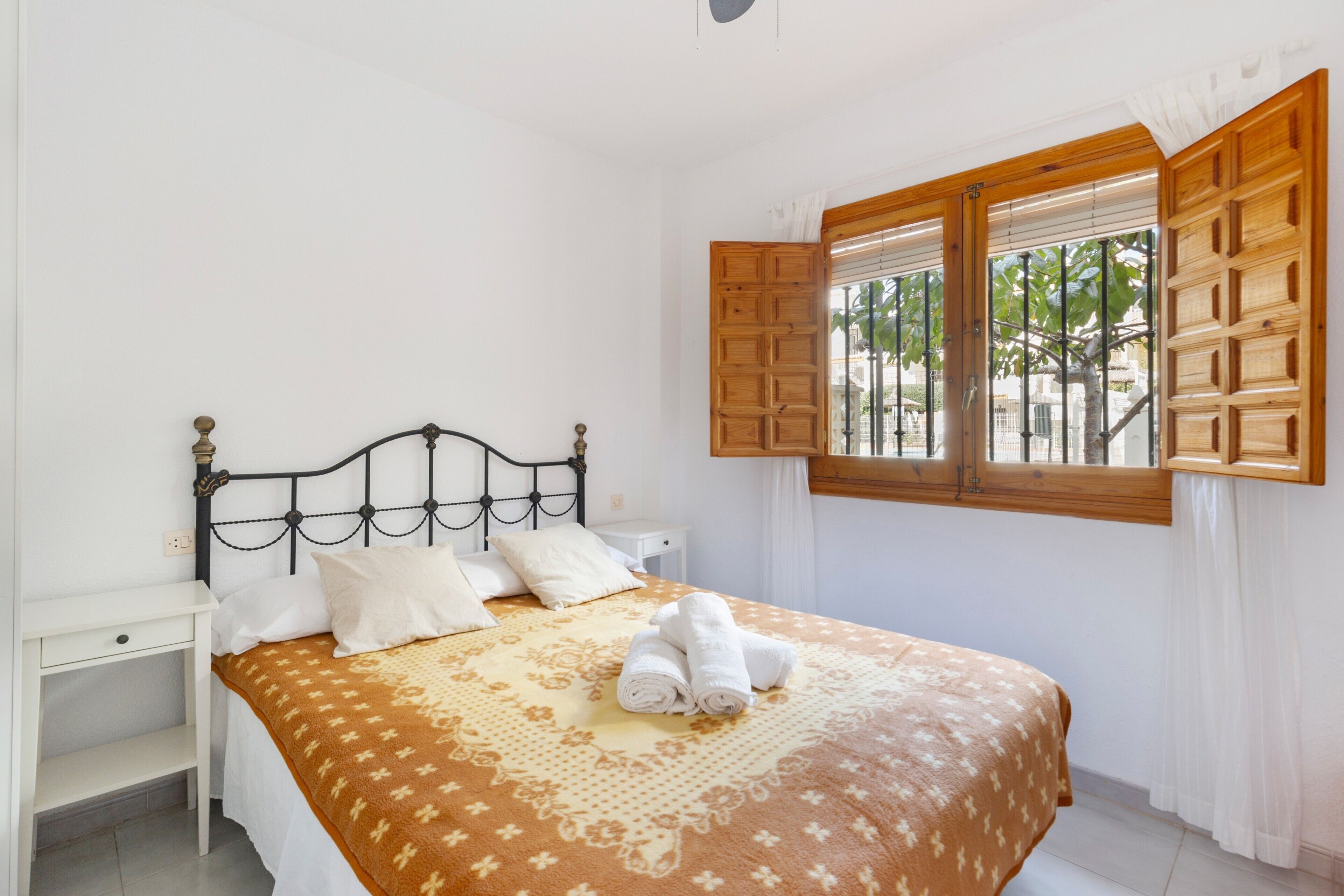 2 dormitorios, tabla de planchar con plancha, wifi y ropa de cama