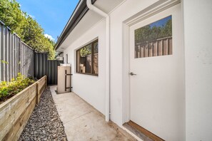 Apartment | Exterior - Cosy Kambah 1 Bedroom Near Shops & Parks (Canberra)