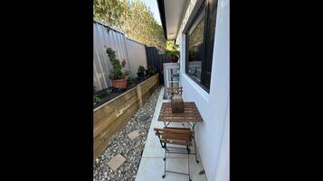 Apartment | Outdoor dining