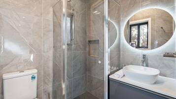 Apartment | Bathroom | Towels