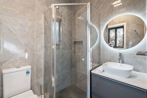 Apartment | Bathroom - Cosy Kambah 1 Bedroom Near Shops & Parks (Canberra)