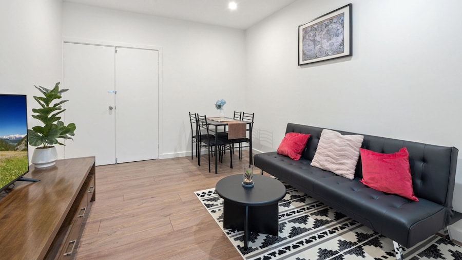 Cosy Kambah 1 Bedroom Near Shops & Parks