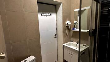 Basic Double Room | Bathroom | Shower, free toiletries, hair dryer, slippers