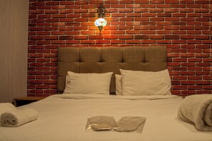 Kahden hengen perushuone | Silitysrauta/-lauta, ilmainen Wi-Fi