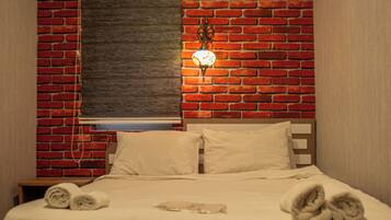 Basic Double Room | Iron/ironing board, free WiFi