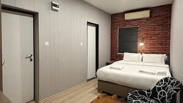 Basic Double Room | Iron/ironing board, free WiFi