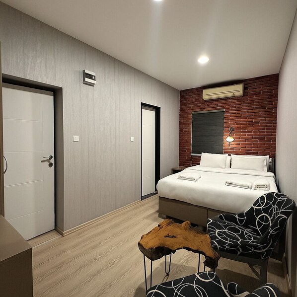 Habitación básica doble | Tabla de planchar con plancha y wifi gratis